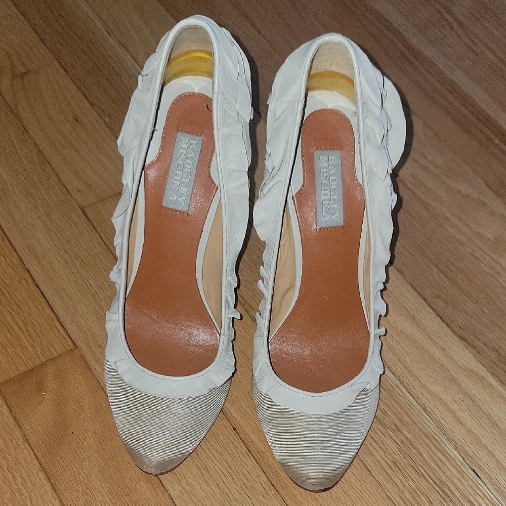 Badgley Mischka White Heels Elegant Design 9m